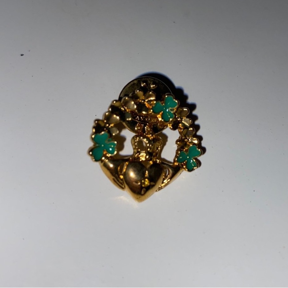 Vintage Avon Claddagh Pin